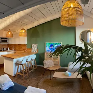  Appartement Sous Les Toits De St Tropez France